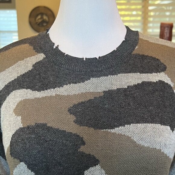 Fate Camo Sweater Women’s Size Small Distressed Crew Neck Pullover Green Gray - Picture 3 of 12